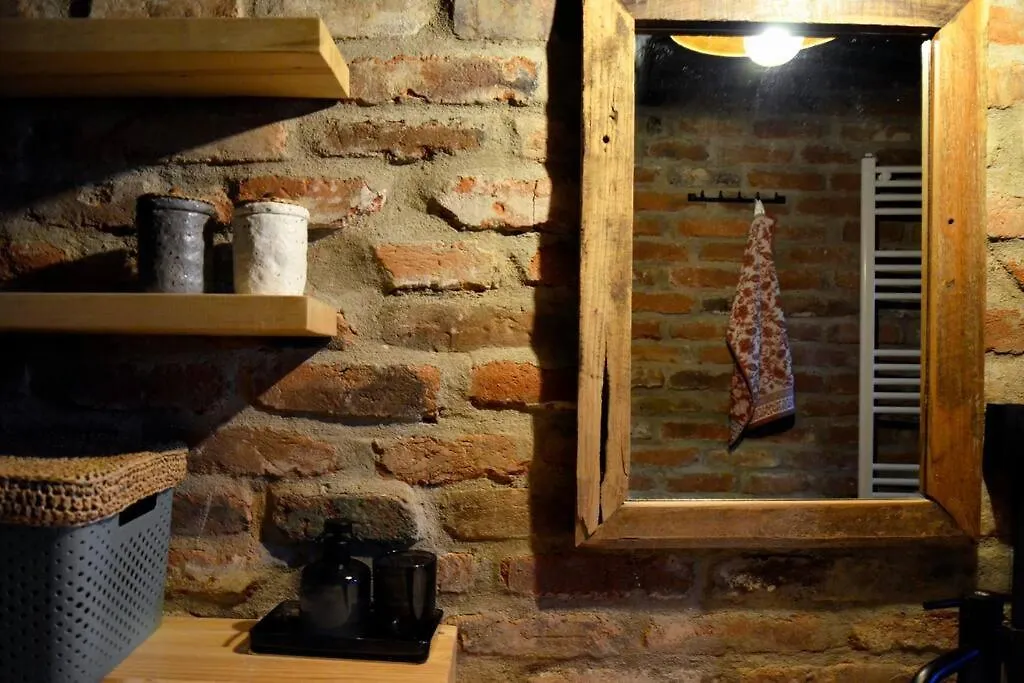Magic Attic In Historical House Apartman Tbiliszi